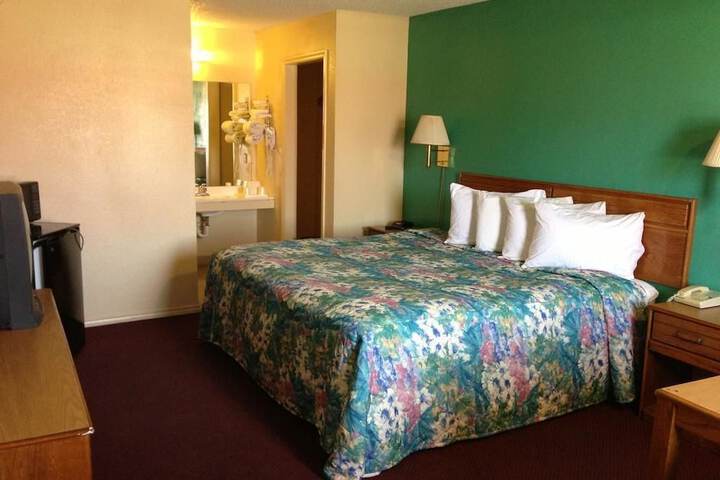 Room 4 of 14