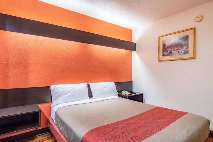 Room 9 of 31