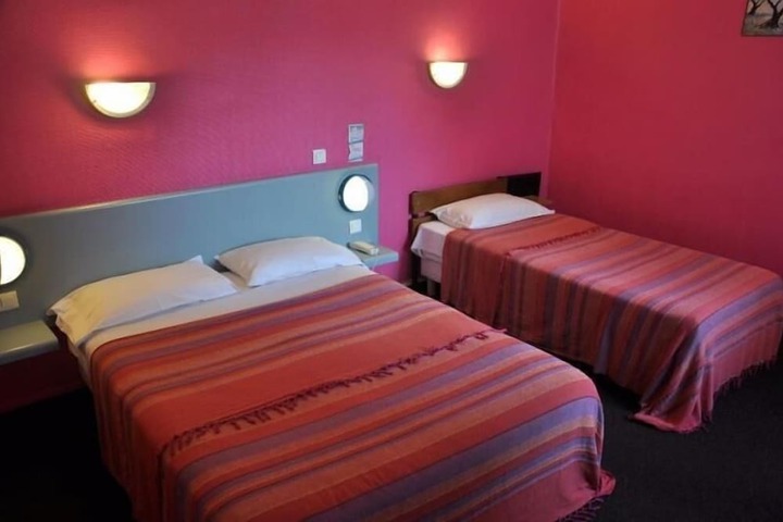 Room 28 of 40