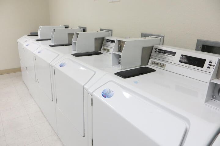 Laundry 20 of 28