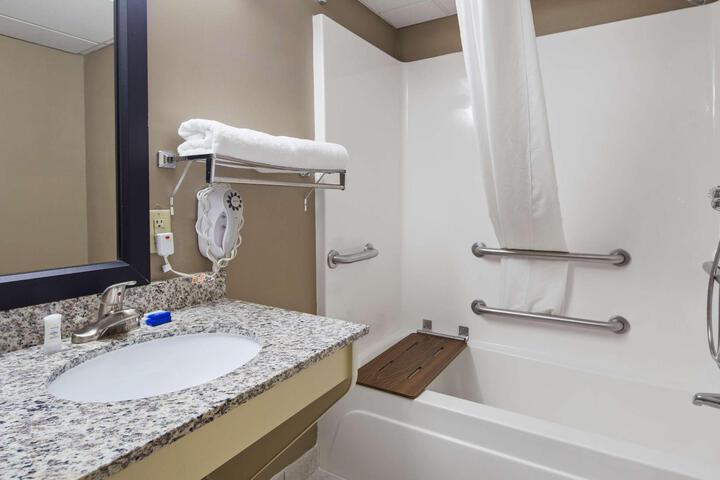 1 King Bed High Speed Internet 2nd Bd Sofa Microfridge Desk Full Breakfast (4 of 13)
