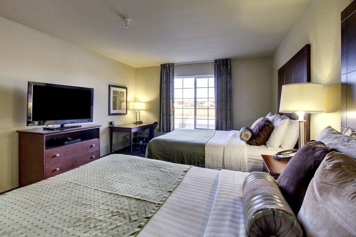 Room 6 of 28