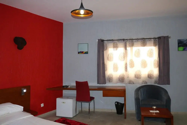 Room 4 of 25