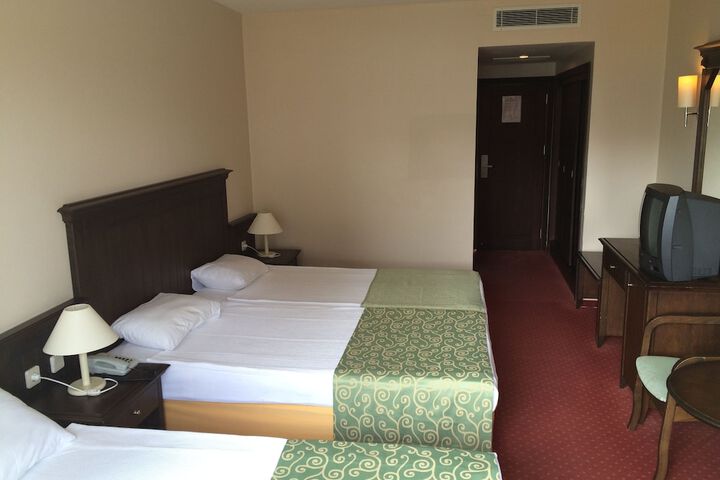 Room 6 of 40