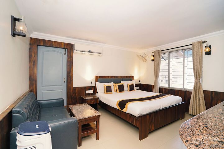Room 12 of 80