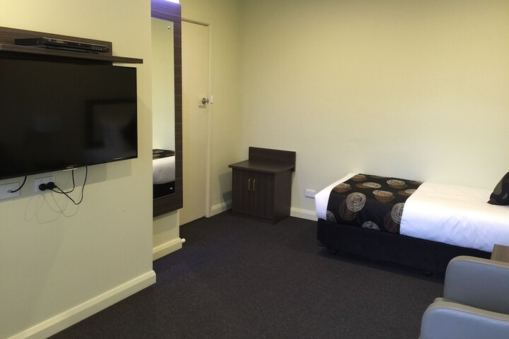 Room 8 of 48