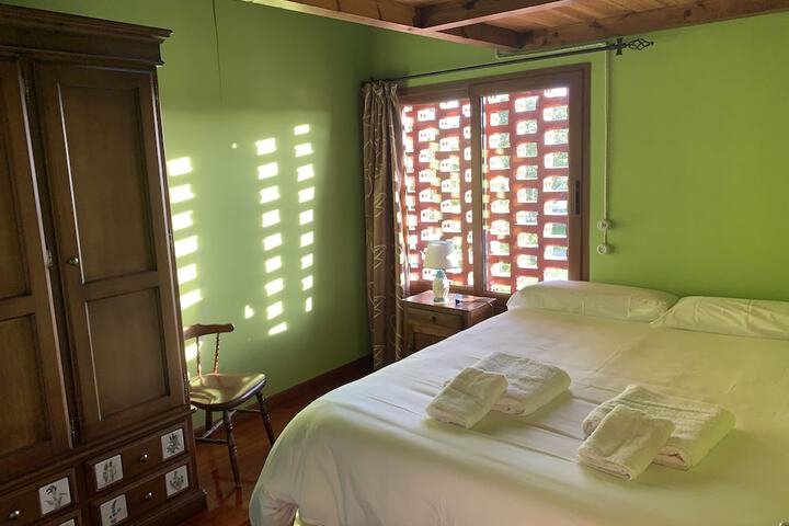 Room 4 of 27