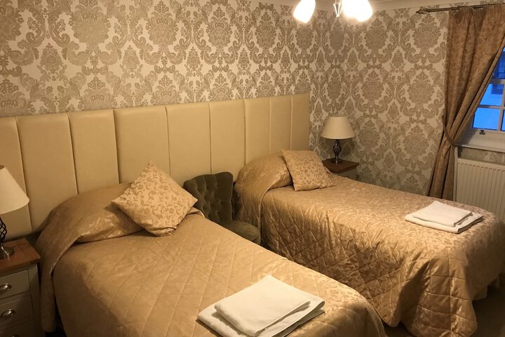 Room 17 of 37