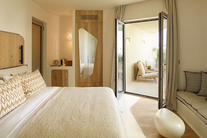 Room 4 of 60