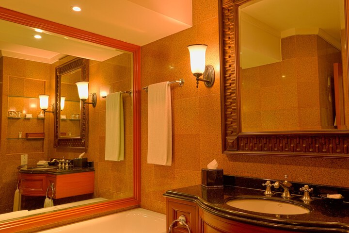 Room 28 of 121