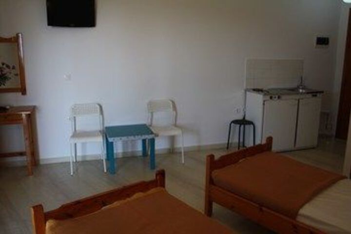 Room 10 of 12