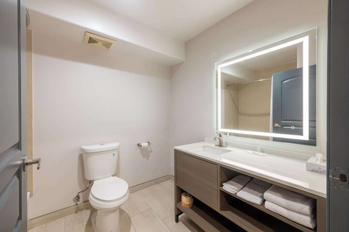 2 Double Beds (3 of 8)