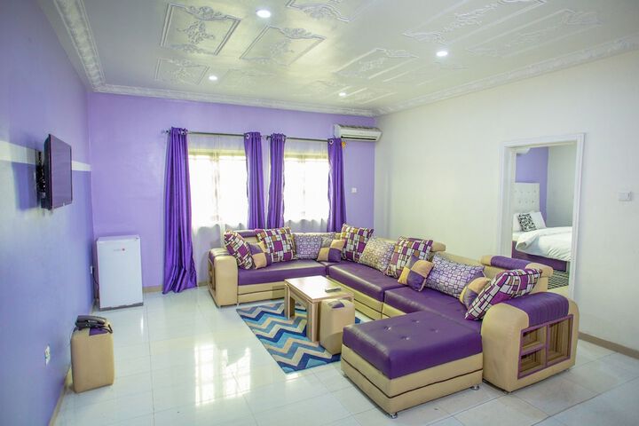 Room 7 of 16