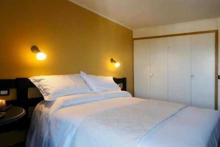 Room 13 of 34