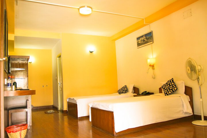 Room 12 of 32