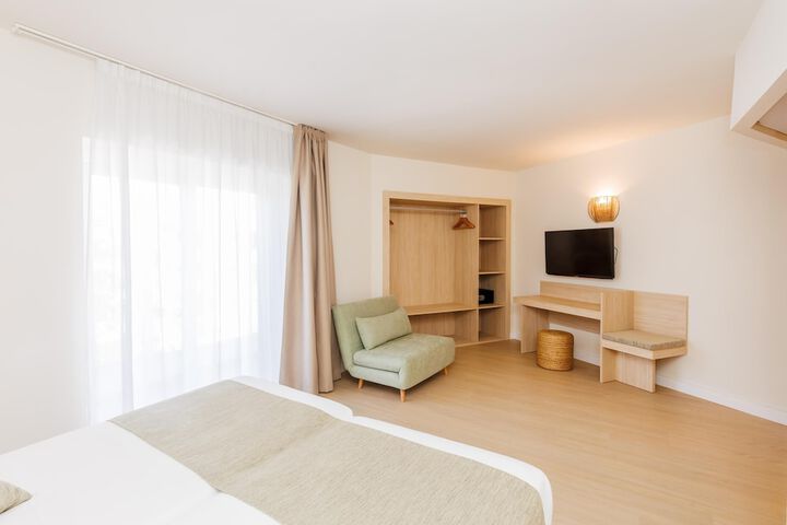 Room 34 of 149