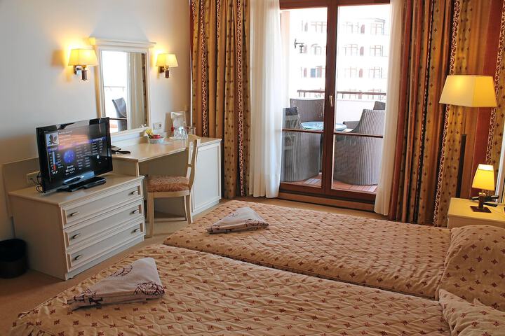 Room 10 of 173
