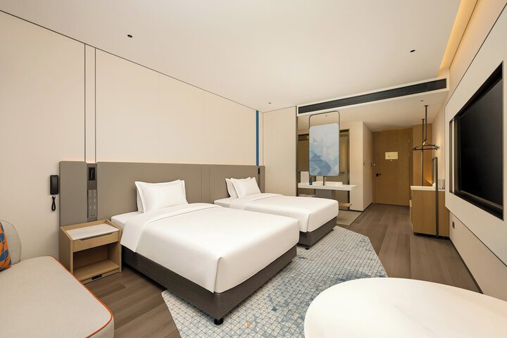 Room 10 of 77