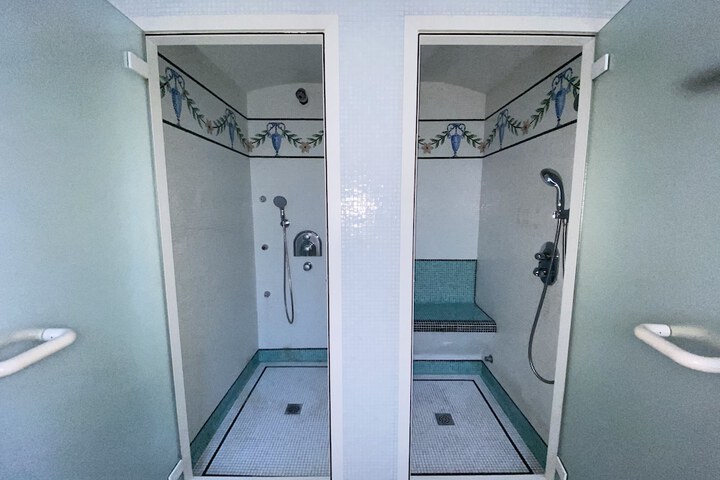 Room 116 of 183
