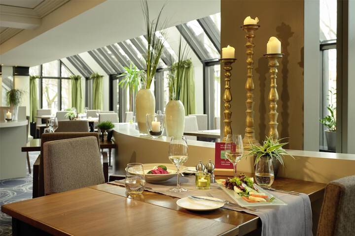 Dining 70 of 108