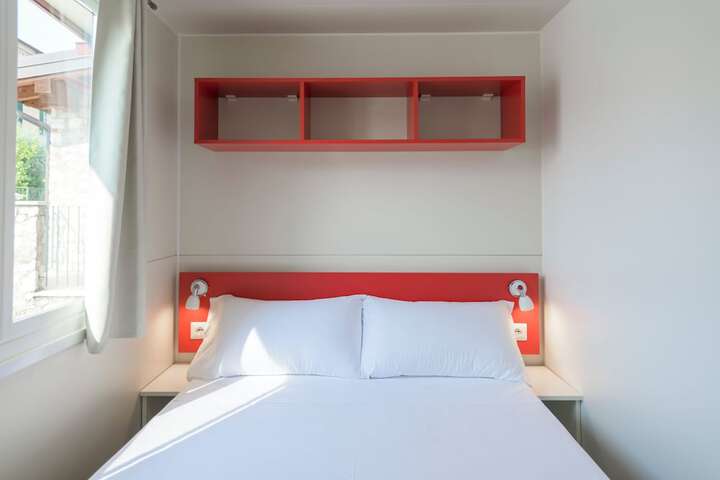 Room 7 of 32