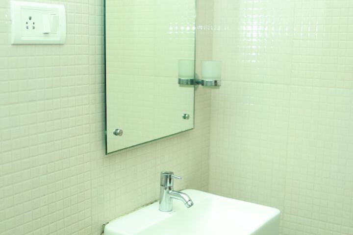 Room 12 of 22