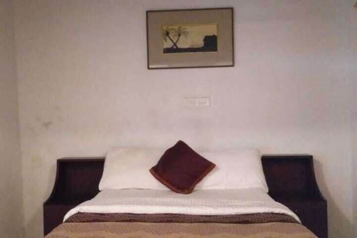 Room 10 of 40
