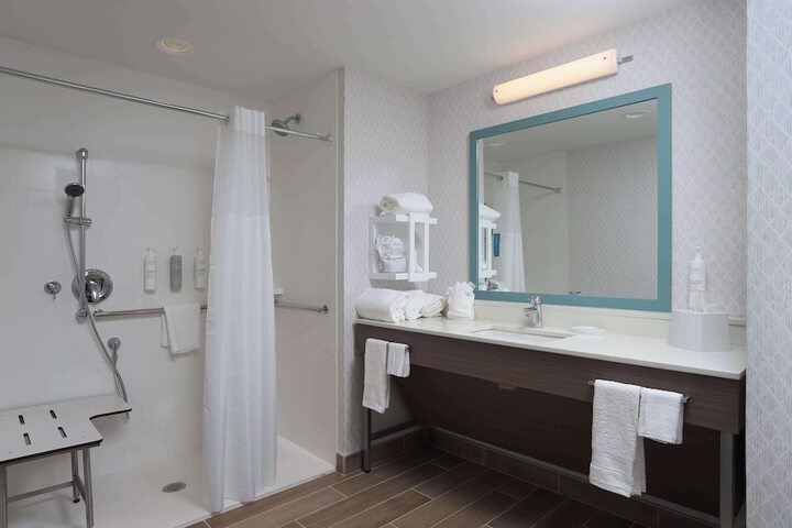 1 King Mobility Accessible with Tub (10 of 25)