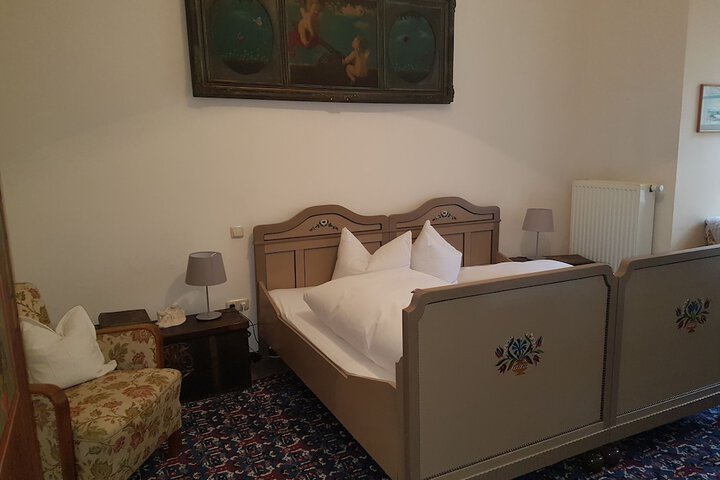 Room 10 of 80