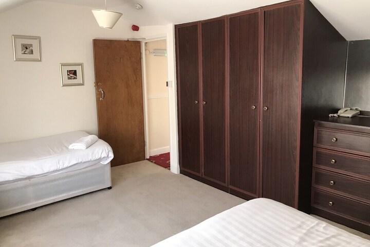 Room 2 of 37