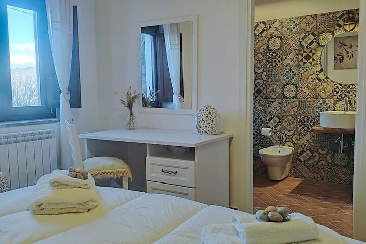 Room 12 of 37