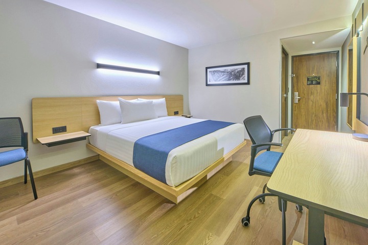 Room 16 of 48