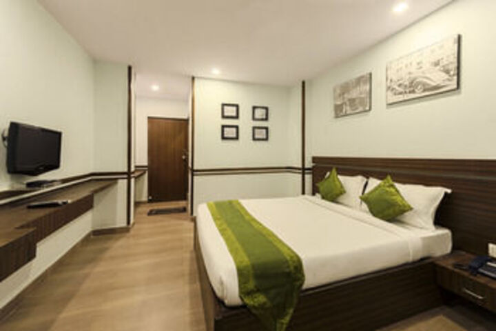 Room 9 of 33