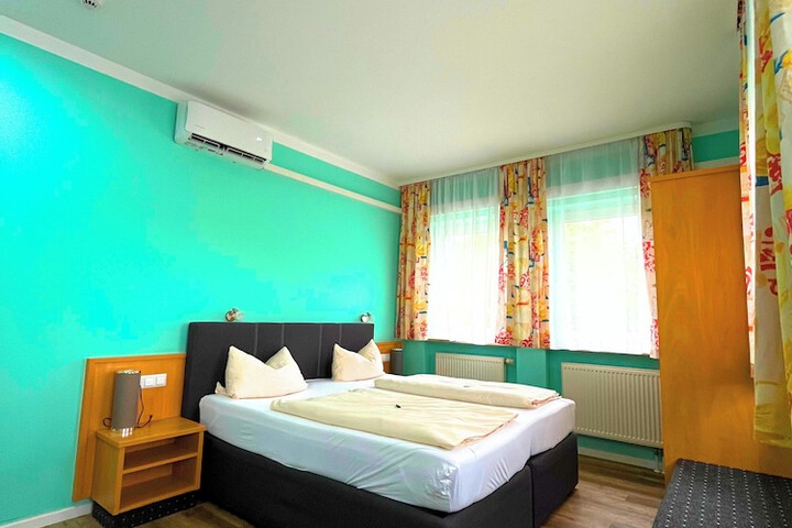 Room 10 of 38