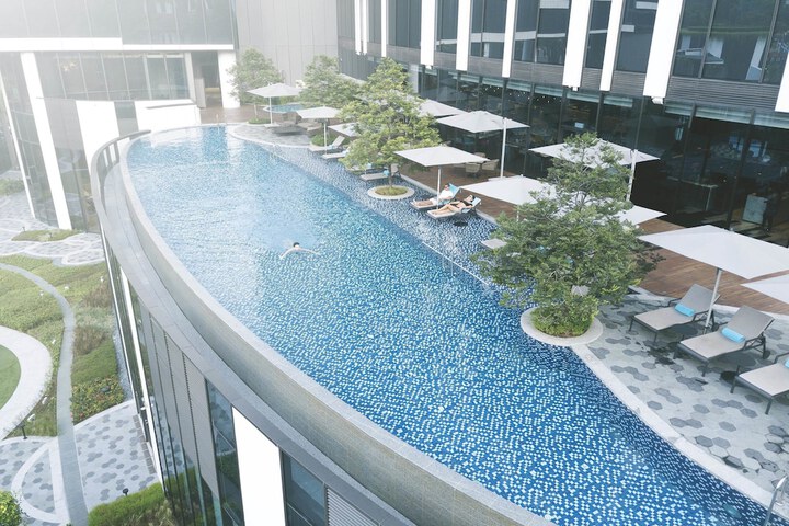Pool 24 of 74