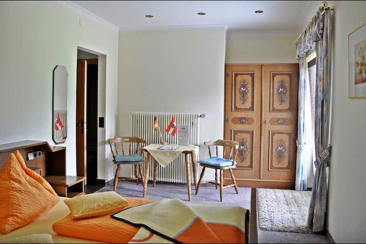 Room 6 of 53