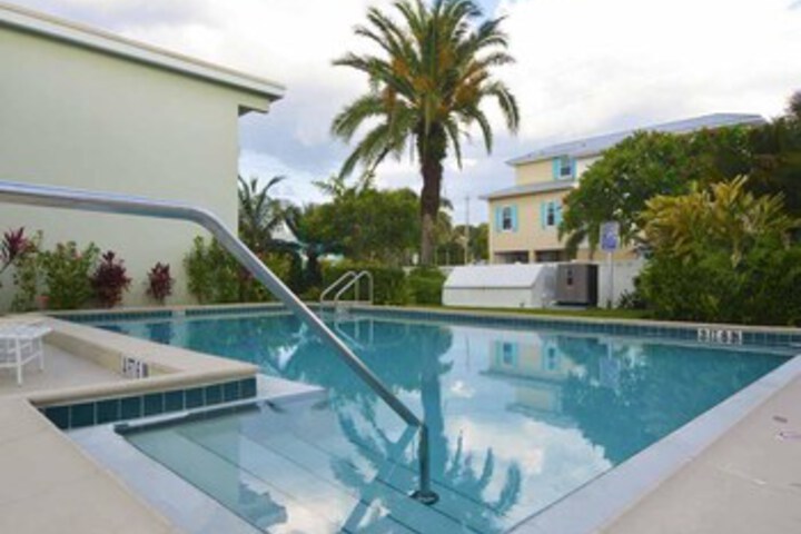 Pool 21 of 39