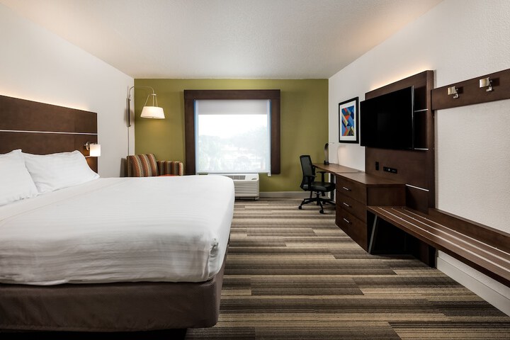 Standard | King Bed (2 of 9)
