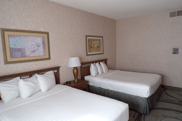 Quadruple Accessible 2 Queen Beds (8 of 9)