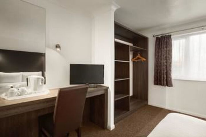 Room 27 of 61