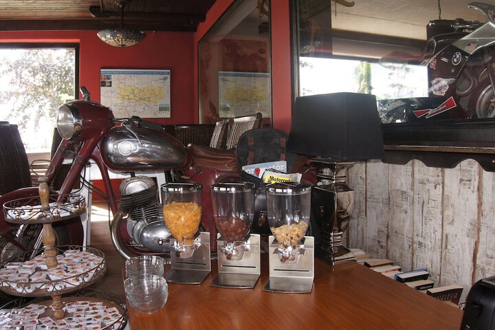 Breakfast/Coffee Service 55 of 77