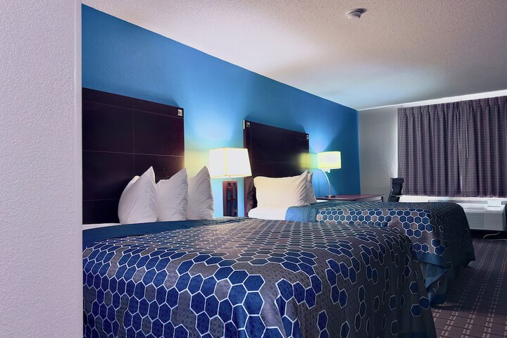 2 Queen Beds (8 of 20)