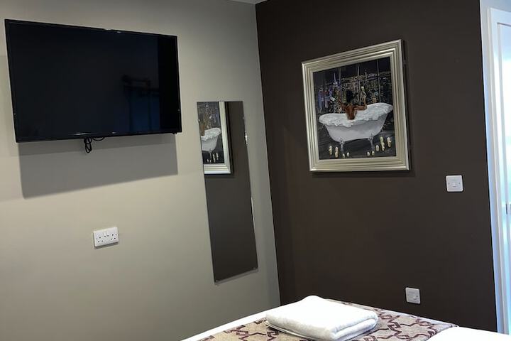 Room 10 of 14