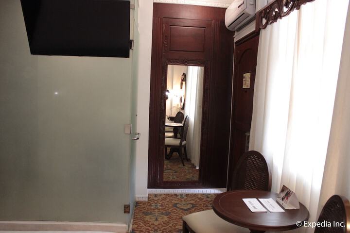 Room 38 of 131