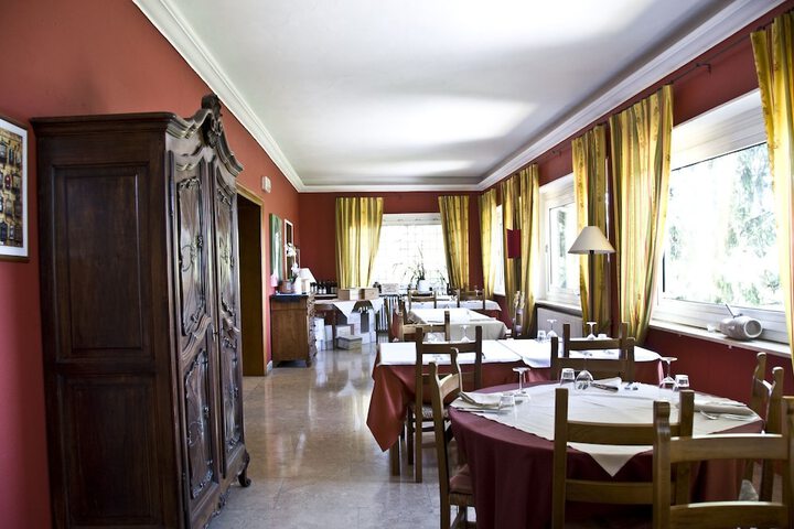 Dining 14 of 31