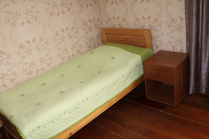Room 6 of 27