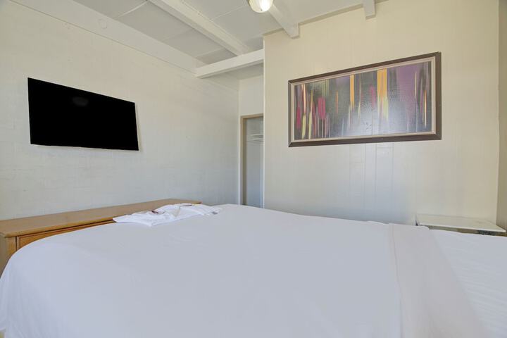 Room 28 of 64