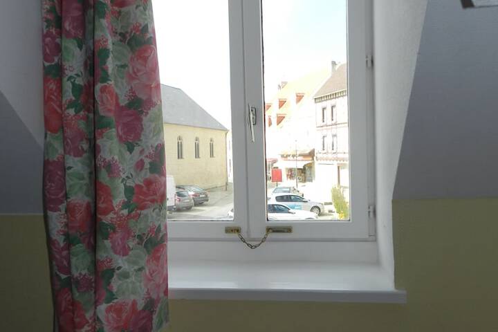 Room 6 of 83