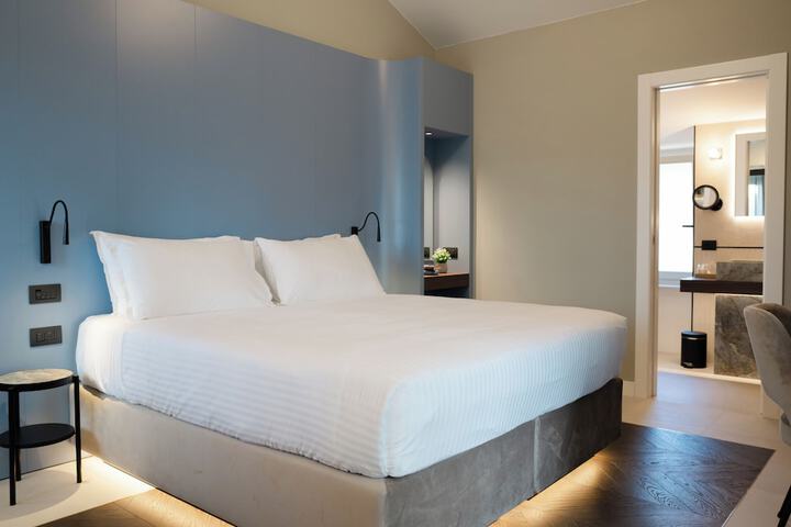 Room 3 of 47