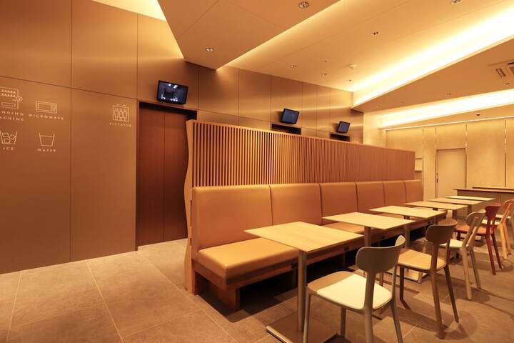 Entrance & Lobby